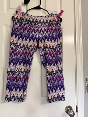 Skirt Sports Purple Chevron Capri Leggings